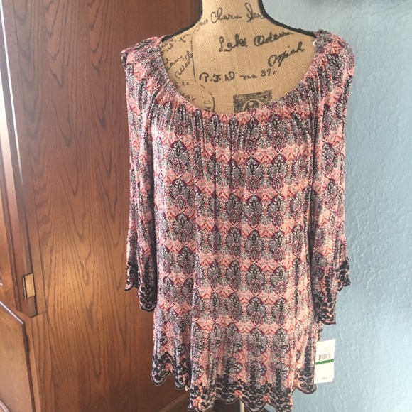 Black white & red Top - Picture 1 of 1